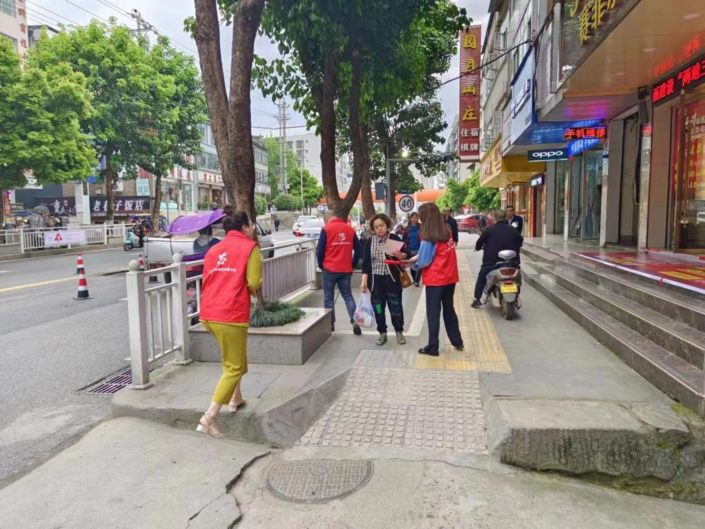 巴中市秦巴農(nóng)業(yè)融資擔保股份有限公司開展“創(chuàng)建文明城市，傳遞文明理念”主題創(chuàng)文宣傳活動